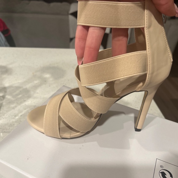 Strappy heels - Picture 3 of 4